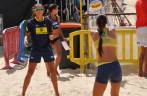 Dupla brasileira de volei de praia feminino se aquece para campeonato em Pocitos, em Montevideo, no Uruguai